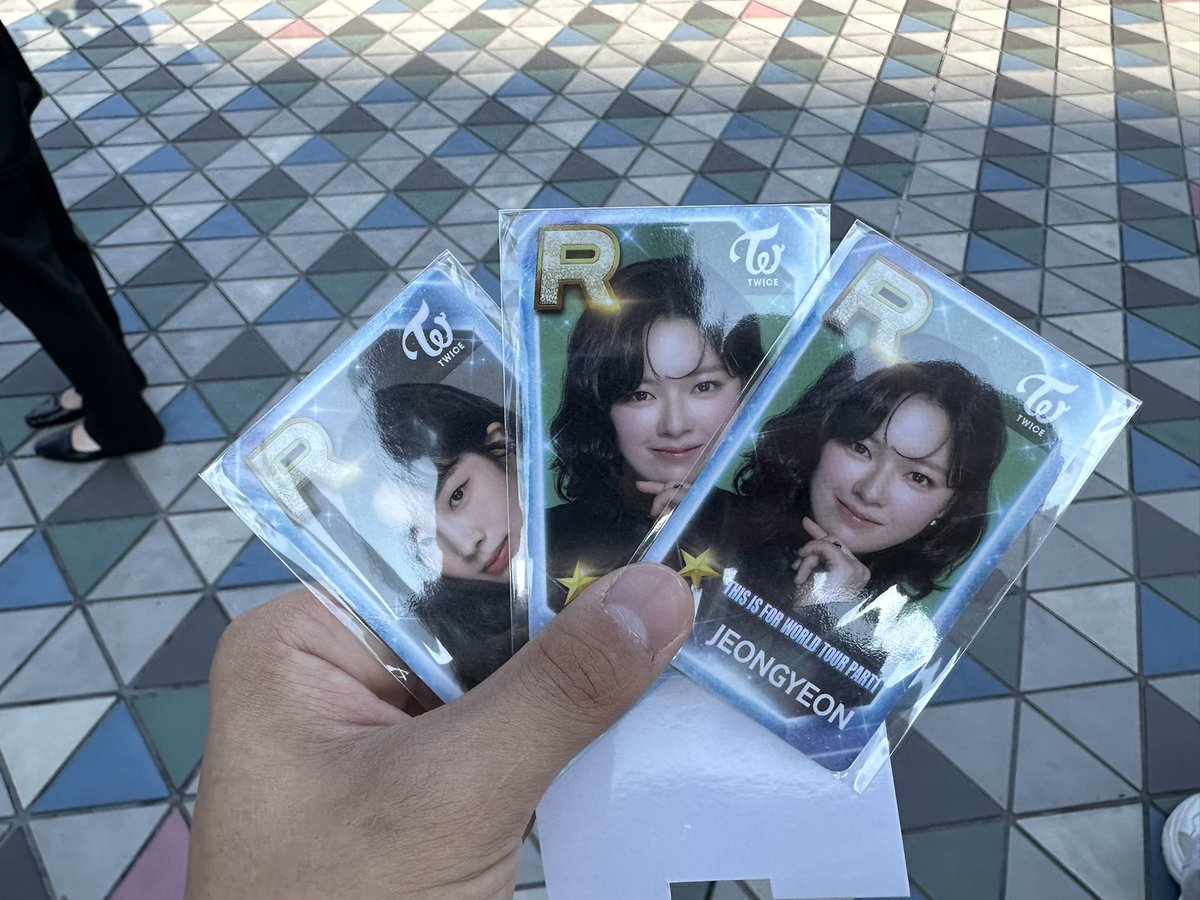 TWICE SSJYP 交換

譲　ダヒョン、ジョンヨン
求　ミナ

会場で受け取り可能です！