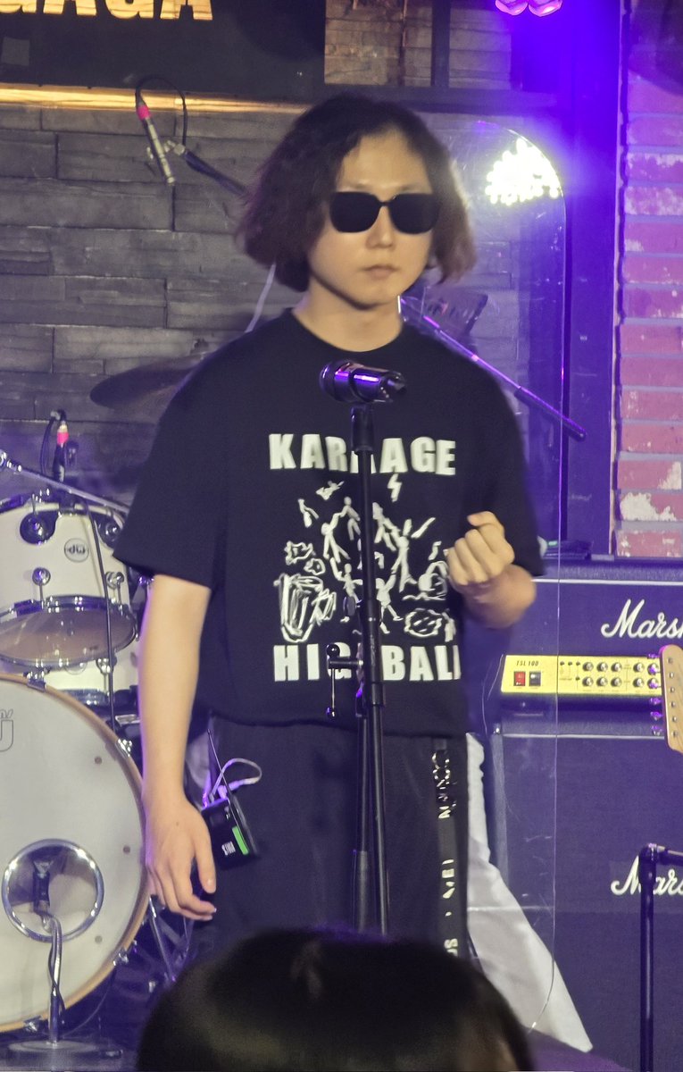 togiman0908's tweet photo. #잔열 #우리의_연주는_아직_여름

안녕하십ㅂ니까. 가라아게 하이볼 보컬 토기맨입니다. 걱정한것보다 기대한 것이 더 많았고 그보다 몇배는 더 재밌게 놀았습니다!
사진으로는 떨리는손 꽊쥐면서 오늘 삑사리나면 어떡하지 화장실다녀올걸 집에가고싶다 하고있지만 재밌었어요! 다음에도 놀러와주세용 https://t.co/17Iy88WkL0