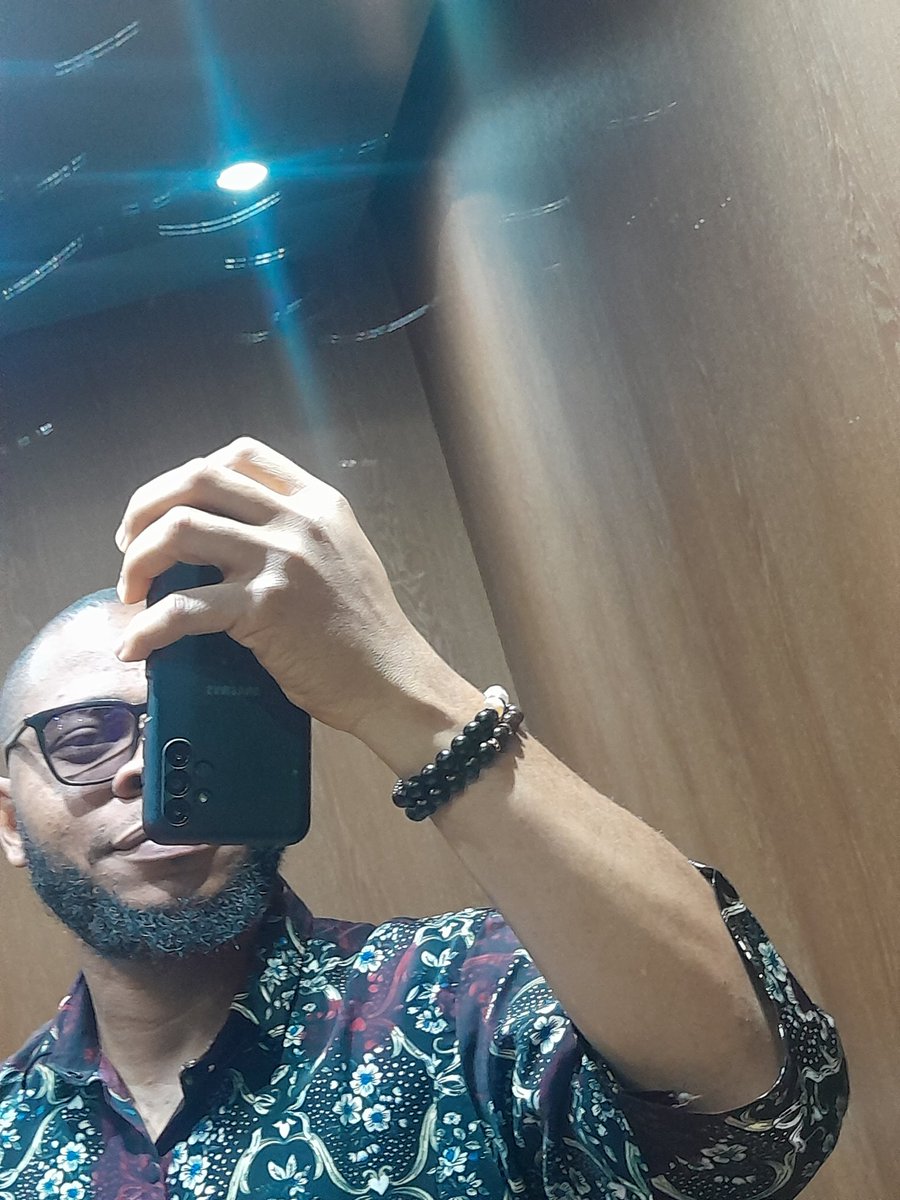 GM Fam ☕️ 

Midweek’s here, momentum matters more than motivation.

Start with one small win and let it compound.

What’s your non-negotiable task today?