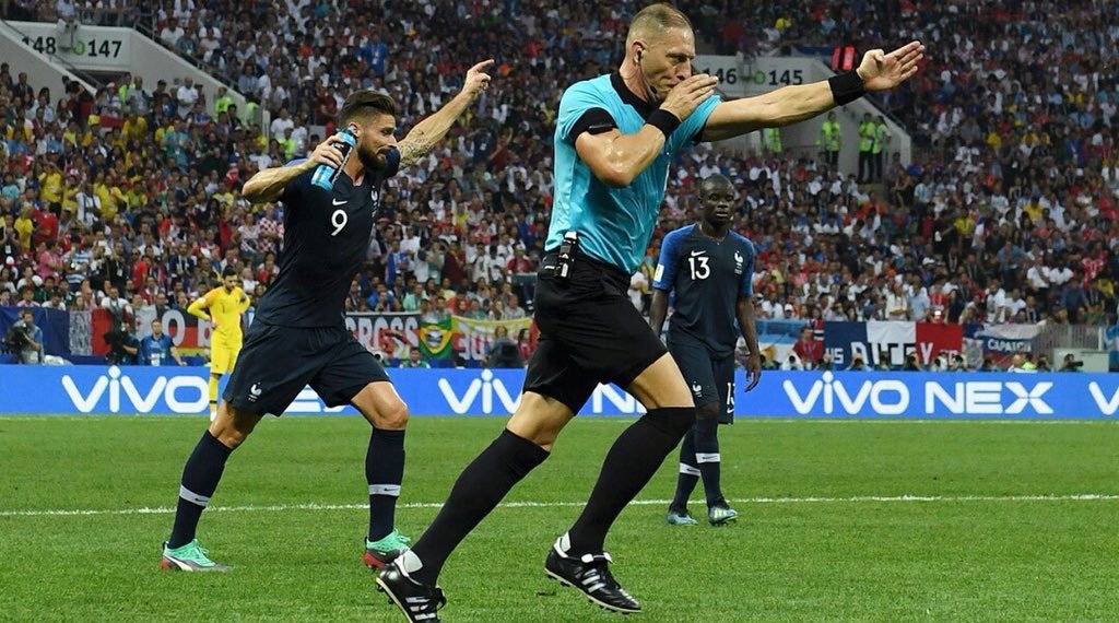 NostalgicHubb's tweet image. Hilarious check from Twitter VAR that will make you laugh 😂🔥

Check Thread 👇