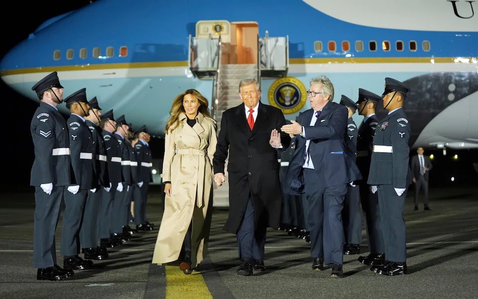 Whatever we think of Donald Trump, he is always immaculately dressed - even after a long flight. 
Contrast the UK representative who met him off the ✈️ who looks to have bought his suit at a jumble sale. 
telegraph.co.uk/world-news/202…