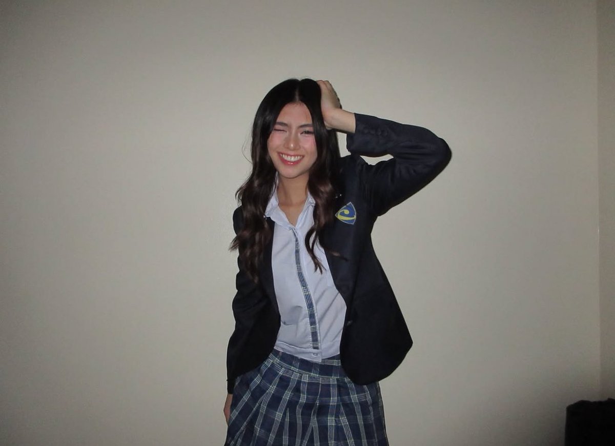 lesyeuxdelalis's tweet photo. WE GOT SCHOOL GIRL MIKHA 🥹 https://t.co/4c4qnB1s2B