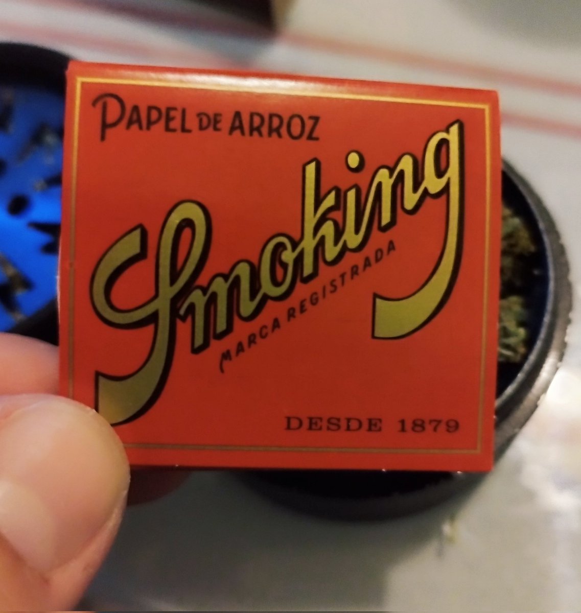 Smoking Paper tweet media