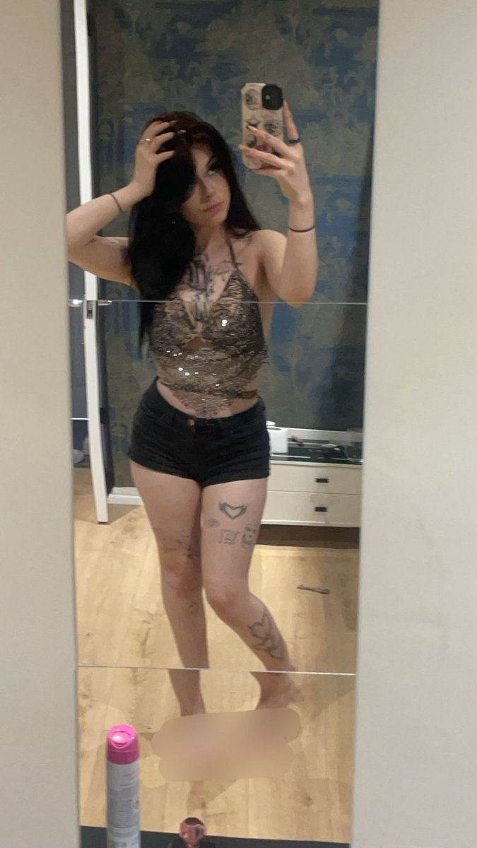 uspoilelle's tweet image. £50 to unblur, weirdos 

findom finsub paypig