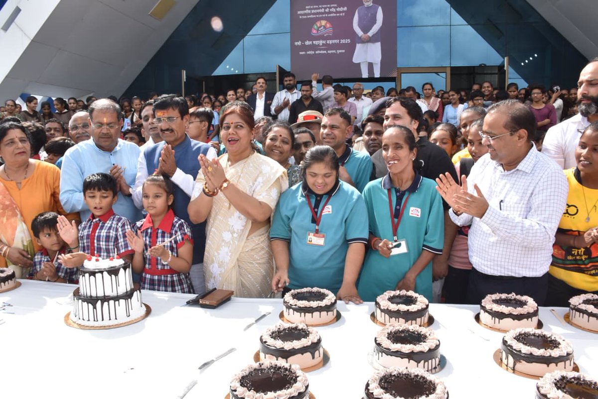 75 differently-abled भाई-बहनों के साथ केक काटना समावेशन और संवेदनशीलता का अनूठा उदाहरण है। #NamoKhelMahaKumbh #मोदी_के_गाँव_वड़नगर_में

<a href="/CMOGuj/">CMO Gujarat</a> <a href="/PMOIndia/">PMO India</a> <a href="/narendramodi/">Narendra Modi</a> 
<a href="/CollectorMeh/">Collector Mehsana</a> 
<a href="/ddo_mehsana/">DDO Mehsana</a>