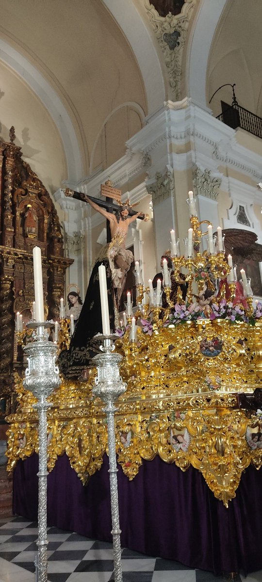 Santísimo Cristo de las Aguas, Nuestra Madre y Señora del Mayor Dolor en su paso en la Parroquia de San Jacinto en Triana por el 275 aniversario fundacional en #Sevilla #275hdadlasaguas <a href="/hdadlasaguas/">Hermandad de las Aguas</a>