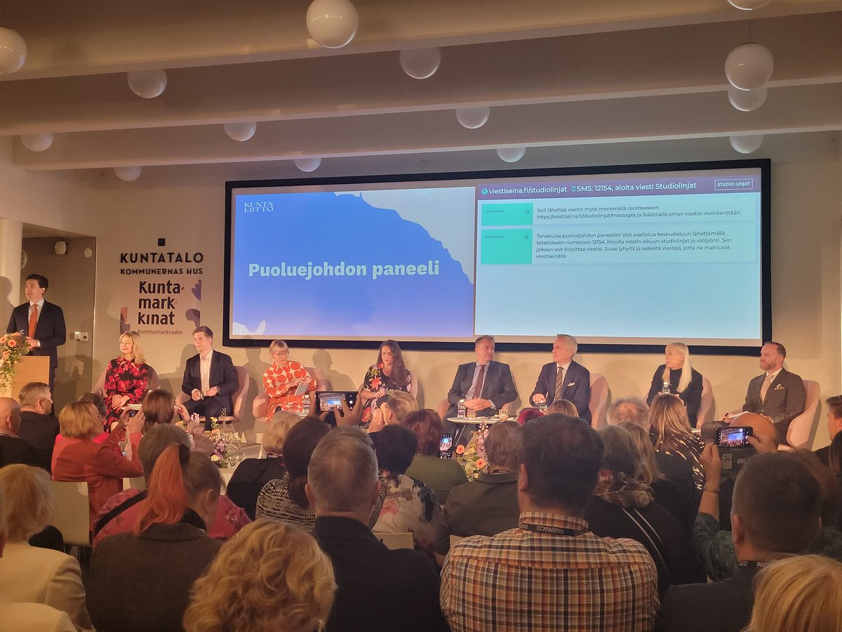 Kuntamarkkinat ja puoluejohdon paneeli. Katsotaanpa mitä keskustelu tuo tullessaan. Itseä kiinnostaa hankintalain muutos. #kuntamarkkinat #hankinnat #sote