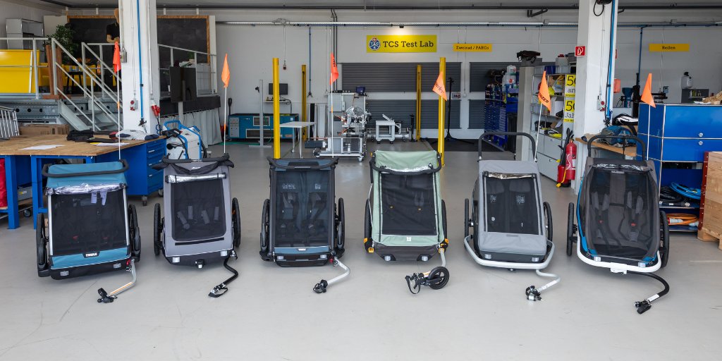 Il TCS ha testato sei modelli di #rimorchi per #bici per il trasporto di bambini molto venduti e di diverse fasce di prezzo. Tutti adempiono grossomodo al loro scopo, ma nessuno soddisfa pienamente tutti i criteri del test. Per saperne di più 👉 brnw.ch/test_rimorchi_…

#myTCS