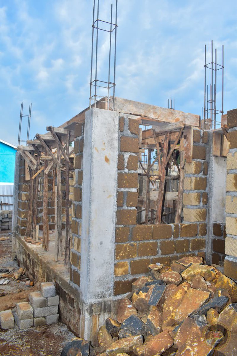 Construction of the modern school administration block is taking shape at Matunda secondary school. This modern facility will serve as the hub for school management, housing offices for the staff, teacher collaboration and a supportive environment for the entire school community.