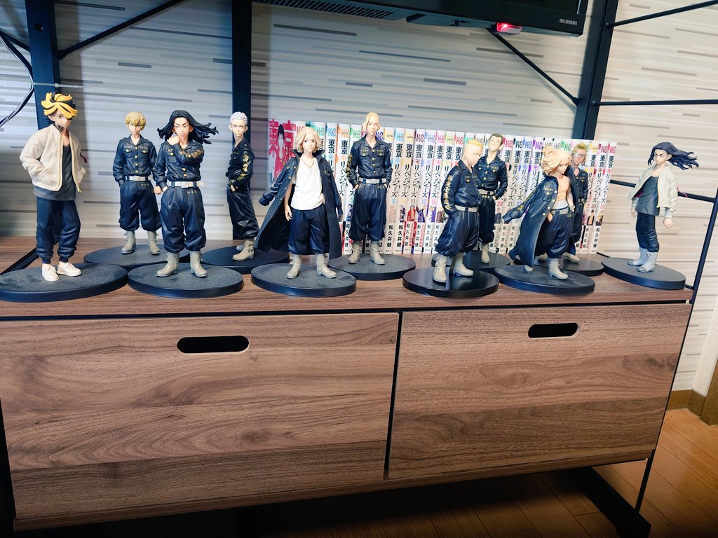 2125COCOA's tweet photo. アニメとかフィギュアとか全く興味なく生きてきたのだけど
最近アニメ見て面白かったりするとフィギュアとかも集め出して
本も読まないけど何となく集めてみて
遊びに行った人の家がこんなんだったらあ、オタクだって💦思われるんだろうか？ https://t.co/DPLRZSV4gw