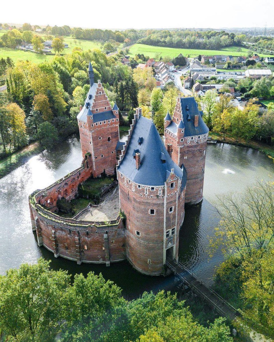 RubyBrown35772's tweet image. Beersel Castle, Belgium
