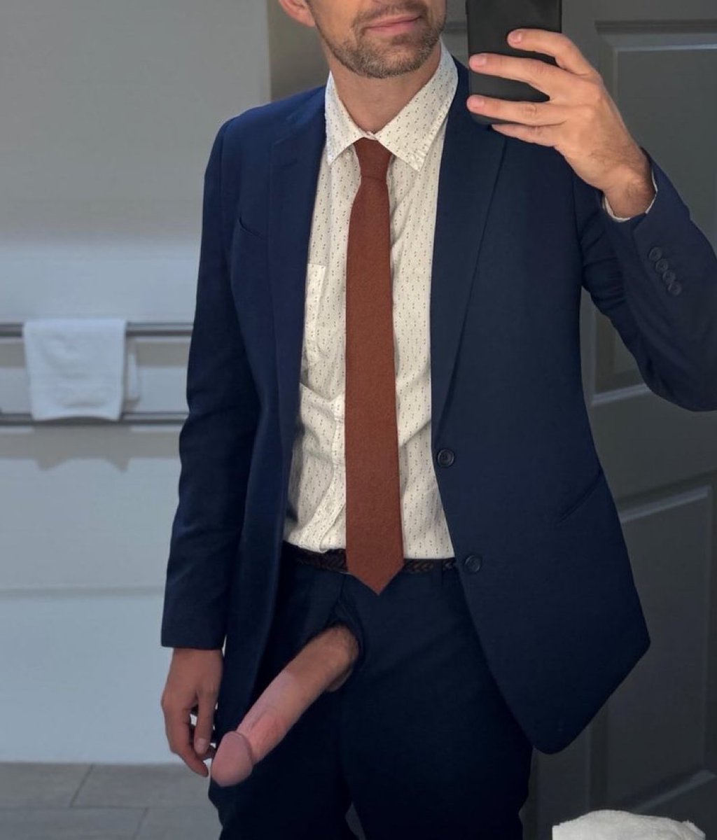chrislovesbj1's tweet photo. These meetings are so hard. Wanna help? https://t.co/xN4UZHutjq