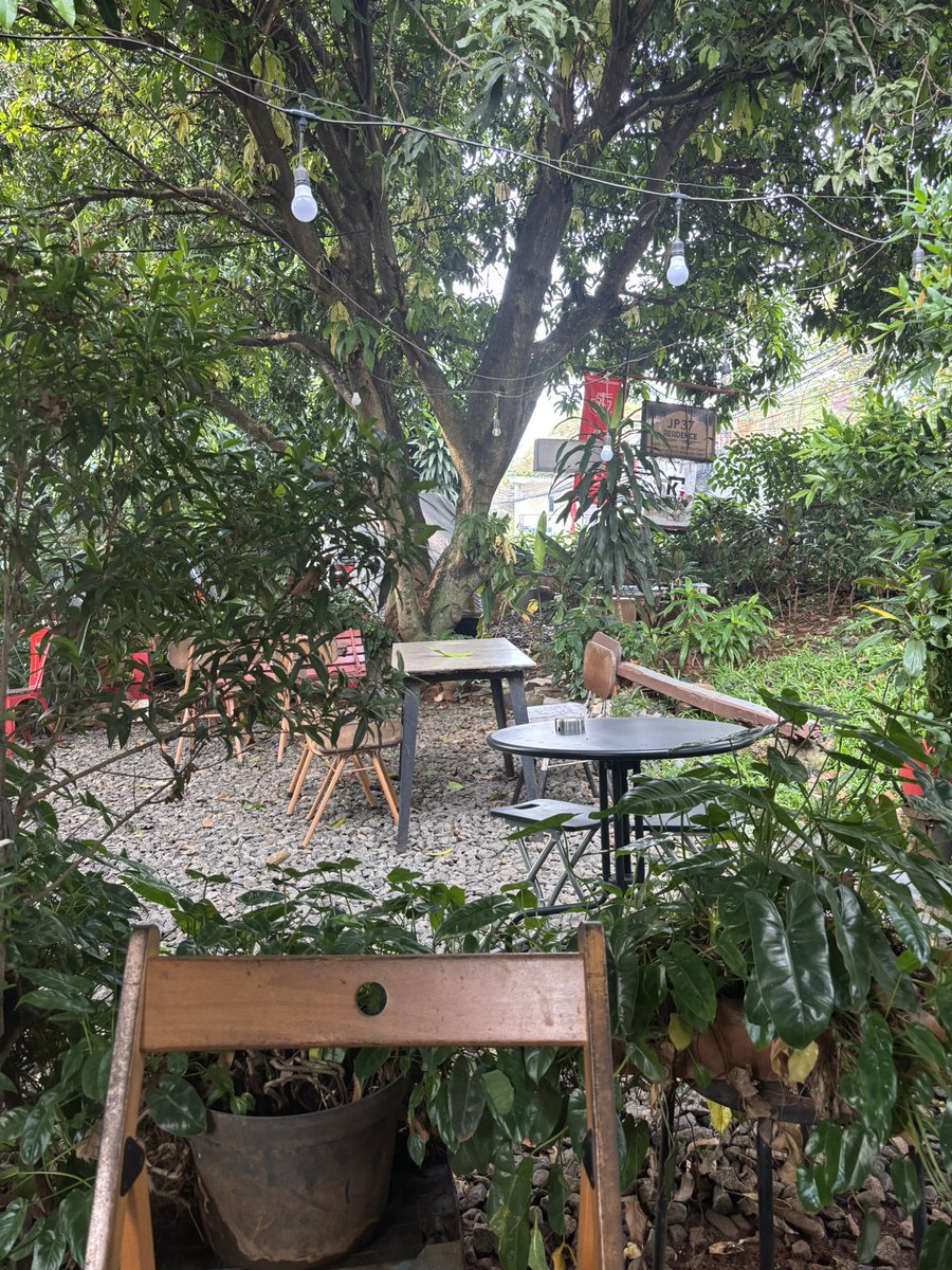 Nebeng WFC di warung om <a href="/kozirama/">Rama</a> cabang Jeruk Purut, nyaman seperti di halaman rumah kakek nenek.