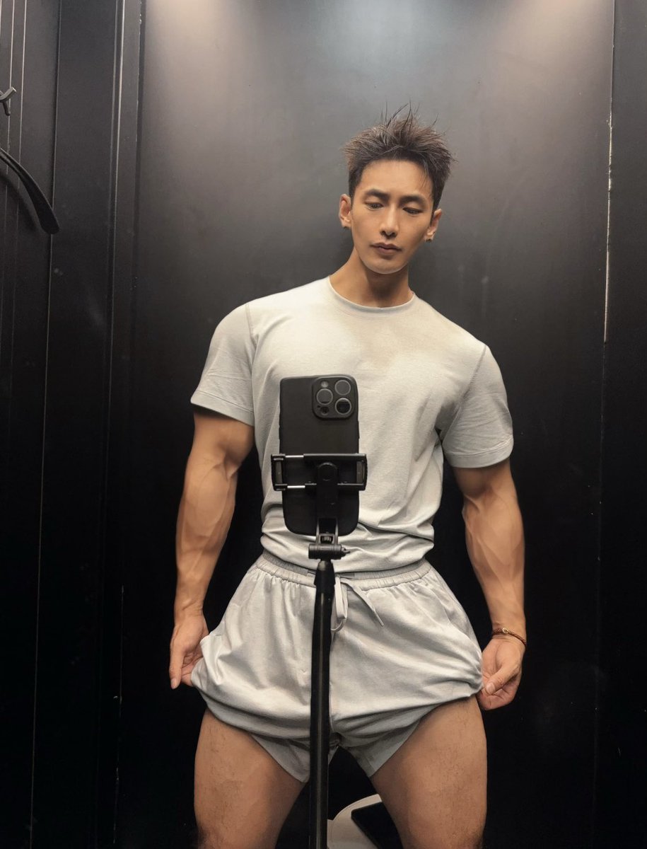 私のセクシーな筋肉が好きな人はいますか？😁