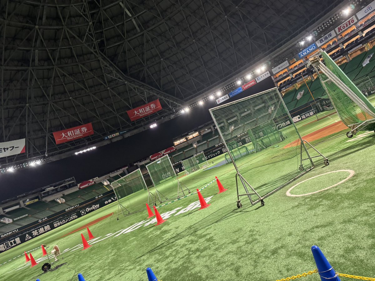 chiki_nage's tweet photo. 本日。
ソフトバンクホークス× 西武ライオンズ戦
藤本成史、国歌独唱です。 https://t.co/yE69MdDqd7