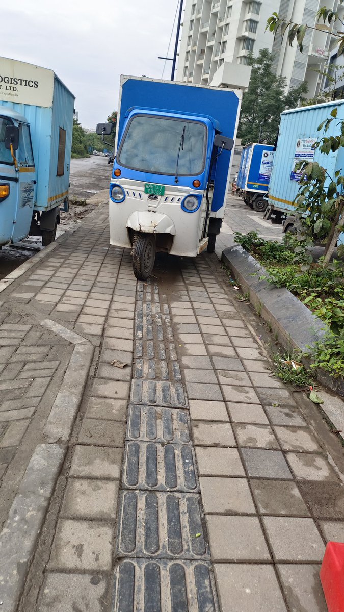 AJoshi1980's tweet photo. @PuneCityTraffic Sir / Ma'am,
Location Patil Nagar Balewadi Pune 411045. Jurisdiction Baner Police Station.
17th Sept 2025 08:00 am #TrafficViolation
Parking on foothpath.
MH14JP0043 @VahanScore #Pune #Balewadi https://t.co/StRQJD0VtF