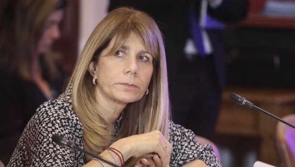 Ximena Rincón ahora mira al "Partido Por La Mitad"; dice que allí podrá servir a Chile.