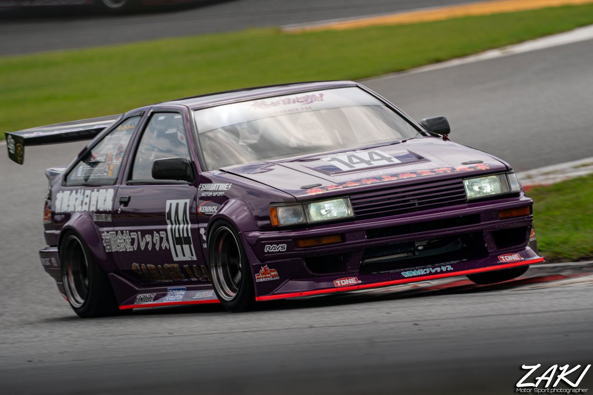 memorial2000's tweet photo. 2025.9/14 Day2 AE86 富士N2決戦エキシビション
Car No 5 切込隊長☆鎌田選手
TEC-ART'S N2号
Car No 144 日比野哲也選手
日比野塾☆日吉電業☆小泉商会
#AE86
#AE86N2決戦
#HotVersion
#富士スピードウェイ
#FUJI_86BRZSTYLE
#頭文字D30thAnniversary2days https://t.co/WQ6ooblWku