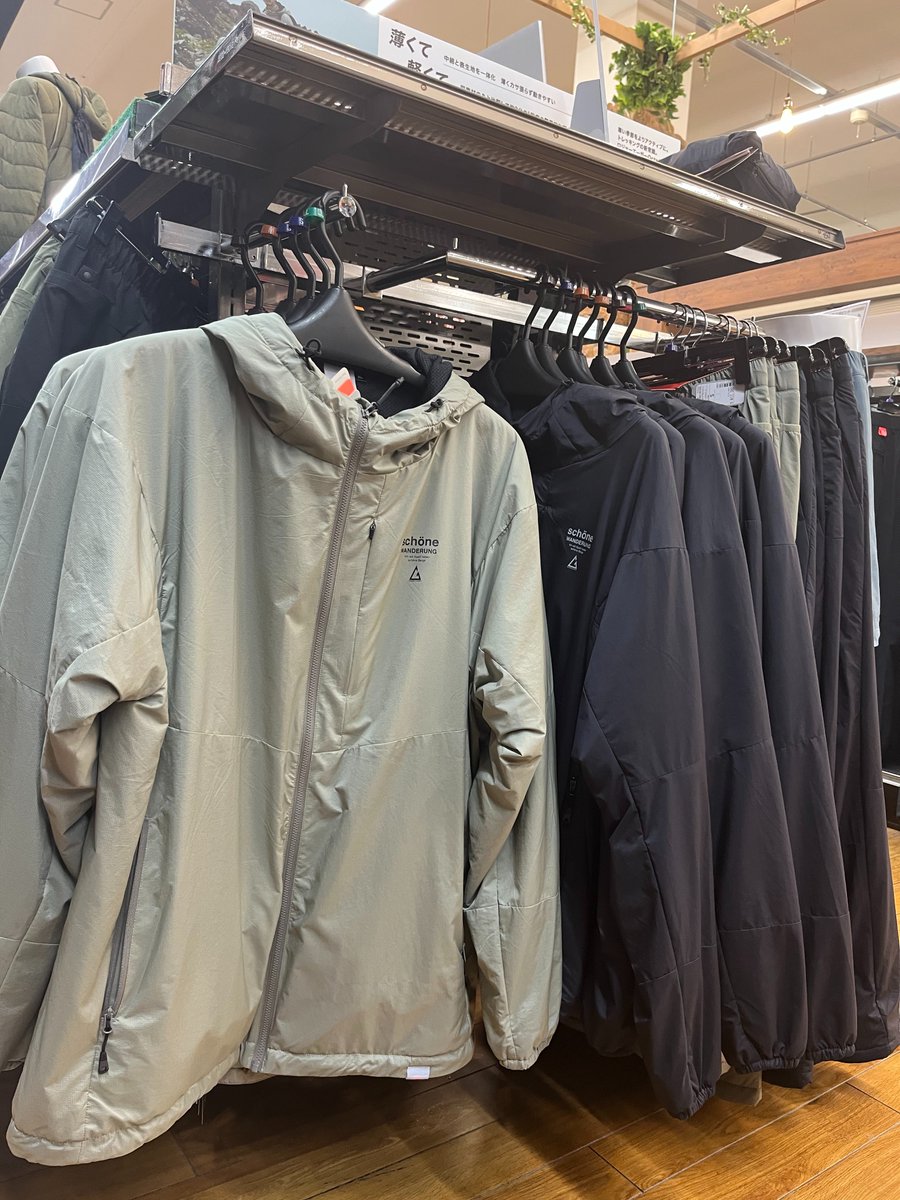 🏔️登山ベストシーズン到来🏔️ 澄んだ空気と色づく景色の中、山歩き