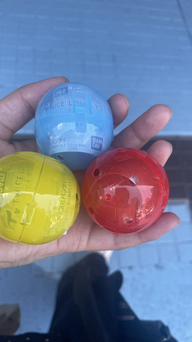 TWICE ガチャガチャ
TWICE lovely めじるし　アクセサリー
譲】　ナヨン　ジヒョ　チェヨン
求】　モモ

現地で交換できる方
探してます！！
#TWICE交換