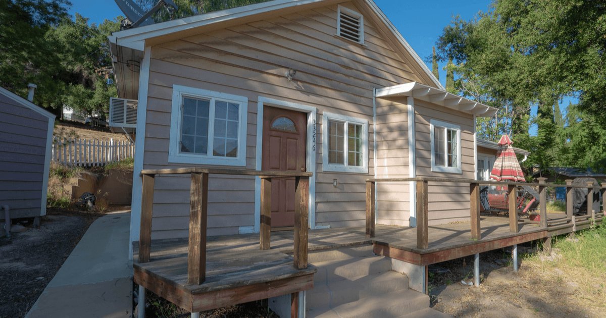 CALeasing's tweet image. Did you know that renting can actually be a cozy adventure? 

This charming 1-bedroom single-story home in Santa Clarita is more than just a space—it’s a lifestyle choice! 

Book Here: app.tenantturner.com/qualify/33246-…