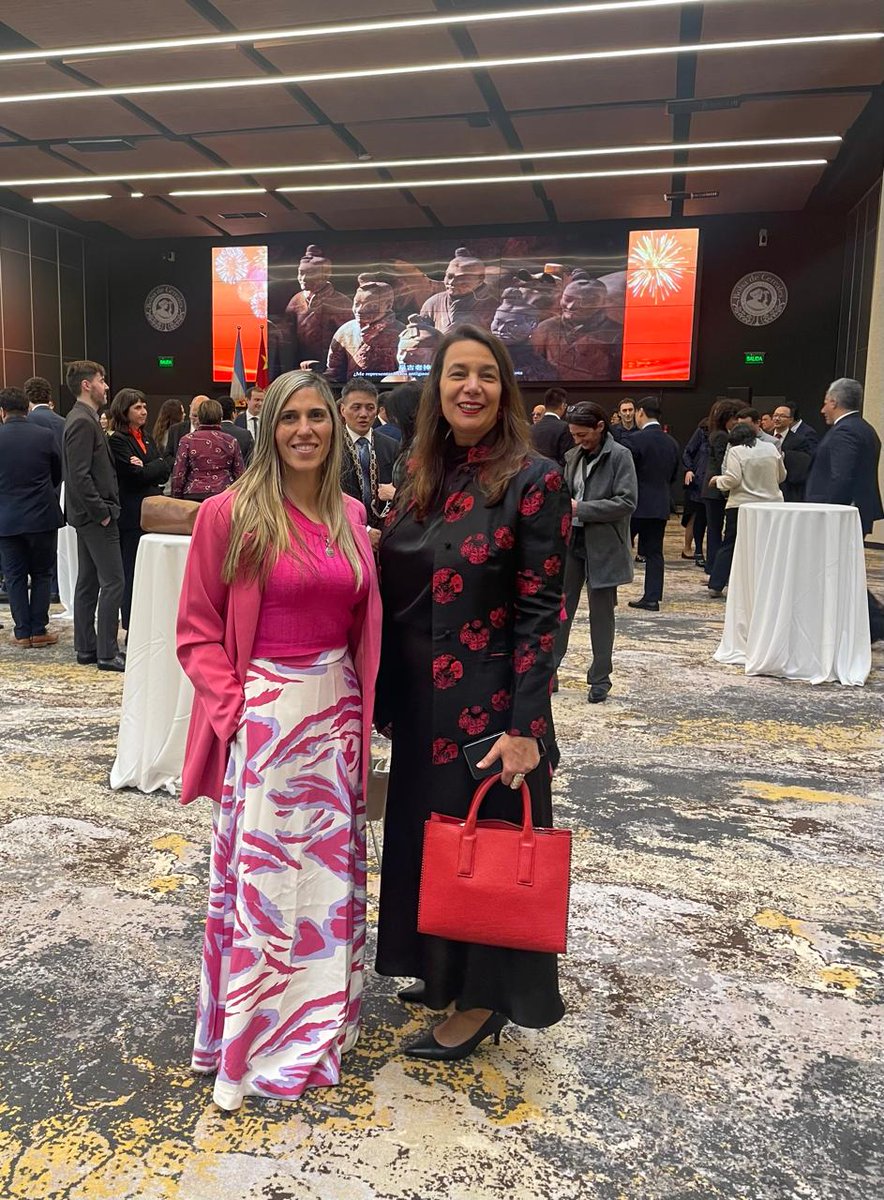 Hermoso reencuentro con colegas y amigos!
<a href="/ChinaEmbArg/">Embajada de China en Argentina</a>