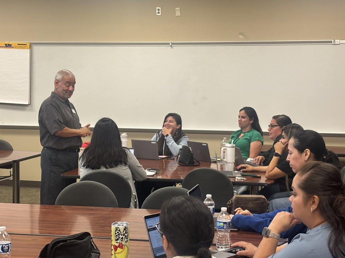 CISD_ML's tweet image. Our 2nd session was a great morning of learning with our Dual Language teachers from @McGheeWolves &amp;amp; @HamblenElem as we explored iReady to support Emergent Bilinguals!