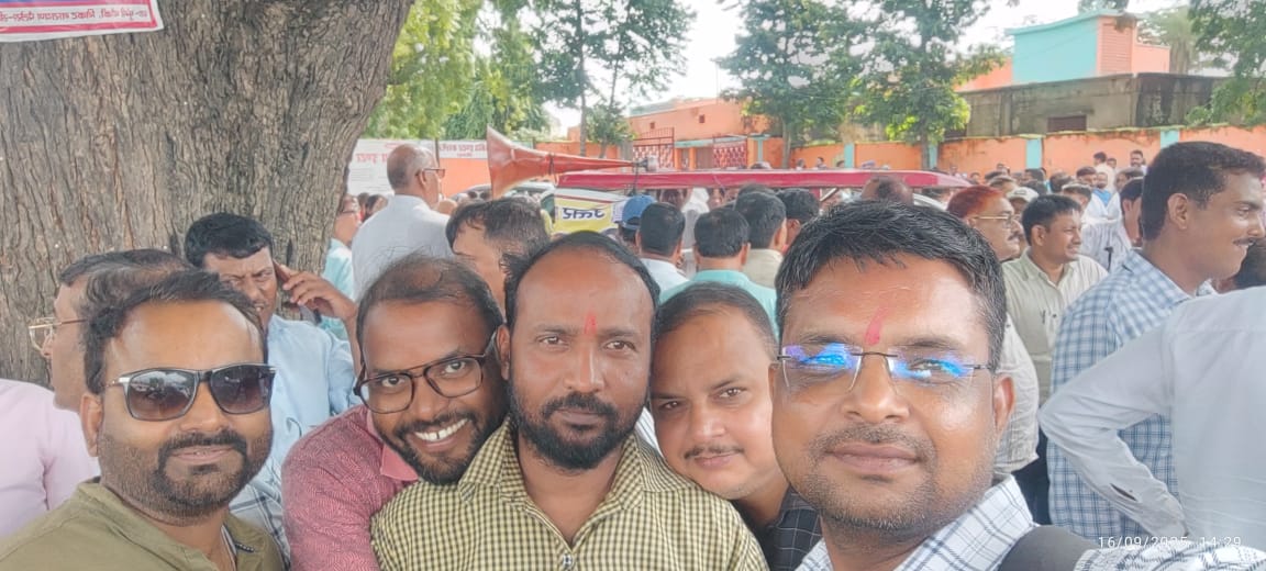 umeshkumar7670's tweet image. ज्ञापन सीतापुर