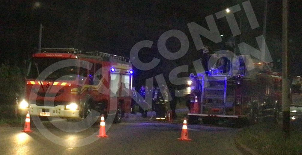 #Constitución// carro BM3 de <a href="/cbconstitucion/">BomberosConstitucion</a> sufre principio de incendio mientras regresaba a su cuartel. La pieza de material mayor es inspeccionada por oficiales de la institución para evaluar los daños tras el incidente.