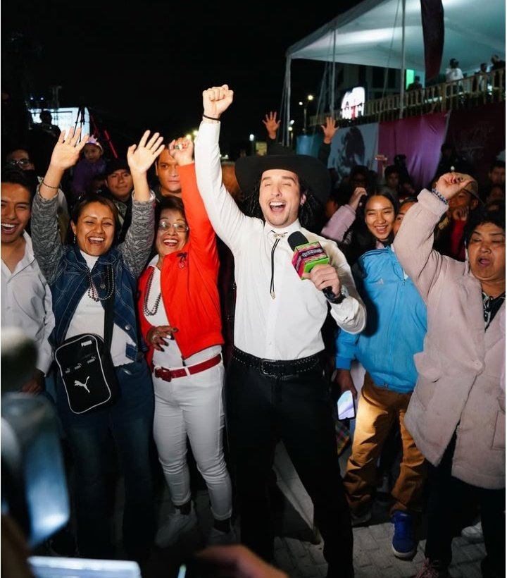 abiftsay's tweet photo. Lo orgullosas que estamos de ti, amamos verte feliz y haciendo lo que amas 💚✨ https://t.co/S1pRRA7Vrq