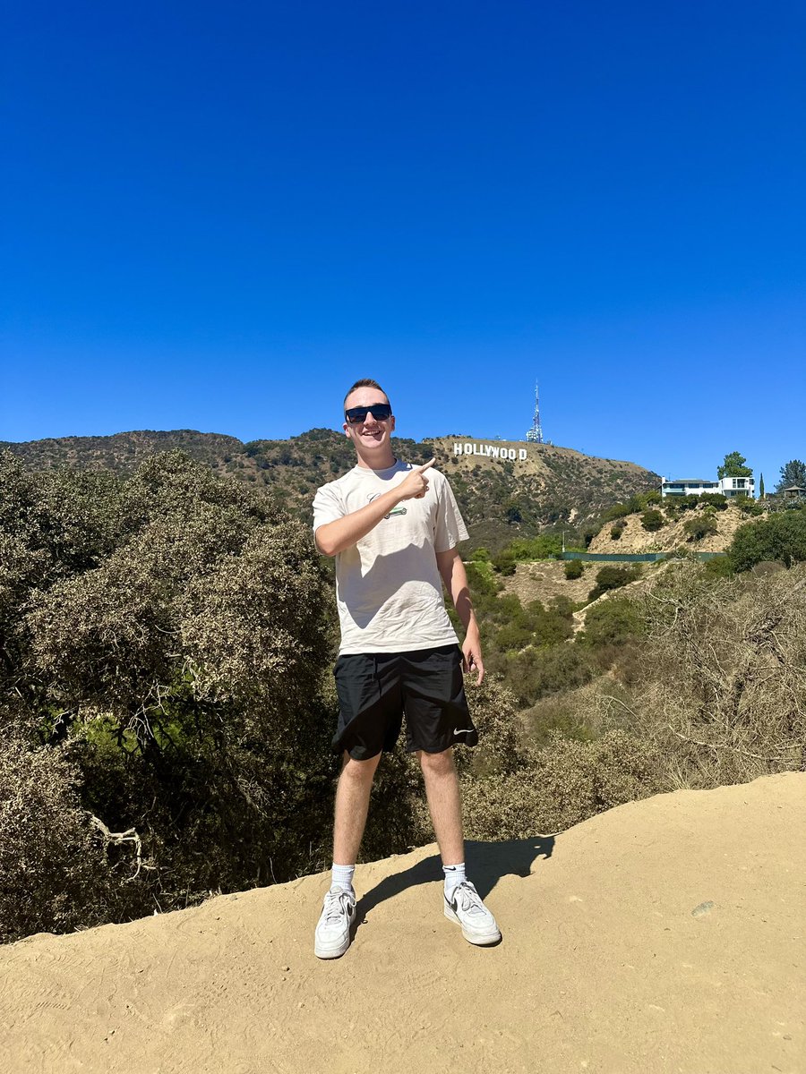 MHall_04's tweet photo. West Coast Tour 🇺🇸 https://t.co/insXi1kmMw
