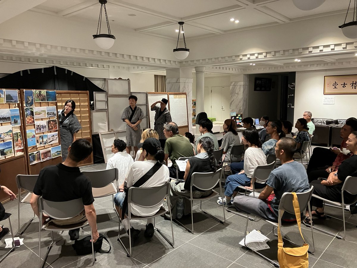 tetuK60's tweet image. 『鯨生』の豊岡演劇祭も最終ステージです❣️
旧豊岡市役所庁舎「稽古堂」ロビーでの上演です‼️モダンな空間にも『鯨生』は似合います。。。