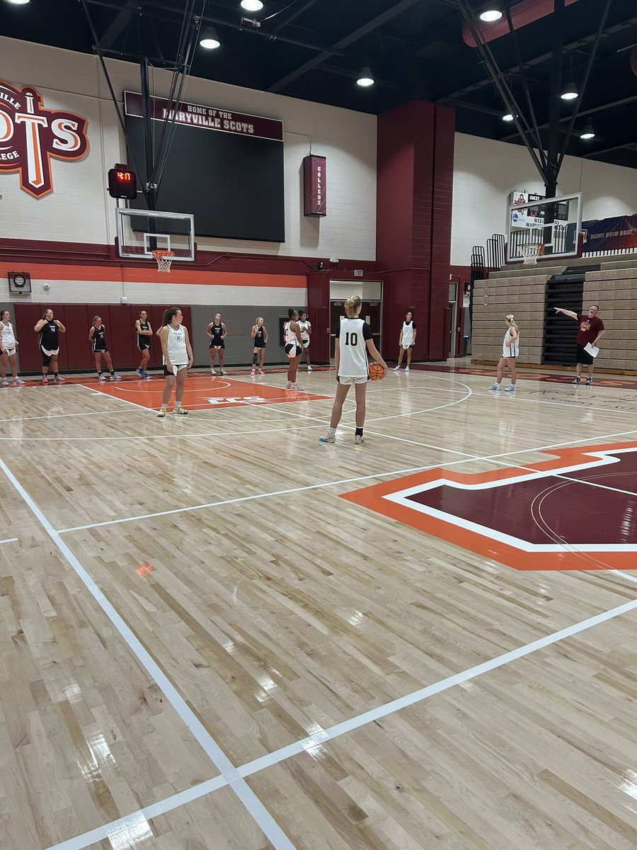 MCScotsWbb's tweet photo. ‘‘Tis the season 🧡❤️🏀 https://t.co/iAyPgUgwdW