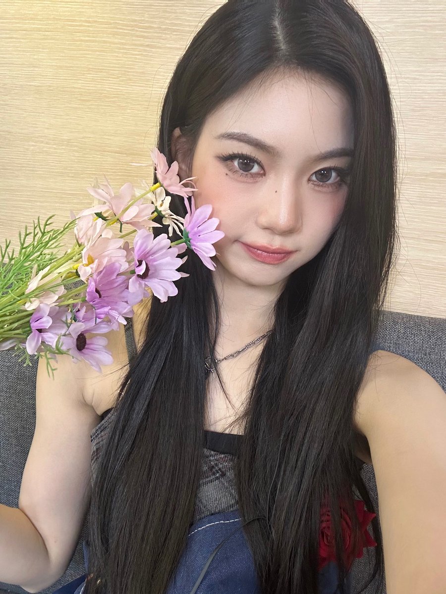 fleurswith's tweet image. ISA WITH FLOWER