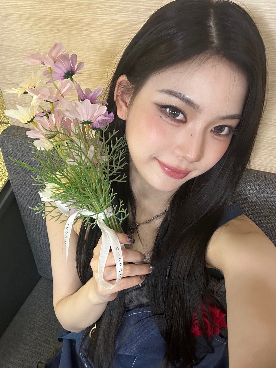 fleurswith's tweet image. ISA WITH FLOWER