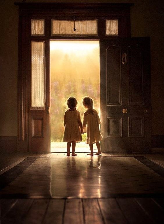 لن ينسى الله لك كل لحظة سعيت فيها لسعادة إنسان وحبل الأسى يكاد يخنقك، ولن ينسى كلماتك لجبر قلب عثى به البلاء وأنت تحمل بين يديك حطام قلبك، أتظنها هينة على الجبار ؟ لا وربي، سترى مع مرور الأيام صنيعك بعباد الله يتحول إلى توفيق في حياتك ورفعة في آخرتك وجبراً لك حتى تتبخر كل آلامك