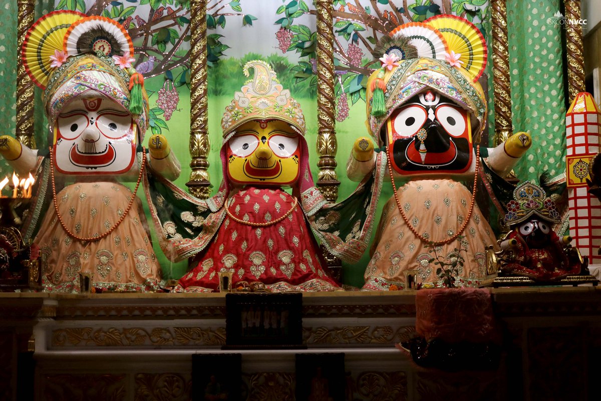 ISKCONPune's tweet photo. 🌷Mangal Arati Darshan🌷🗓17/09/2025🙏 🚩@ISKCONNVCCPune🚩
.
.
#ISKCON #ISKCONNVCC #ISKCONNVCCPune #ISKCONPune
#17thseptember #17thseptember2025 #Wednesday #Vrindavan
#Harinaamsankirtan #Radheshyamdas #Radheradhe
#Sankirtan #Kirtan #Mayapur #Prabhupada #iskconmandir
#GVE https://t.co/kzFxGYHr65