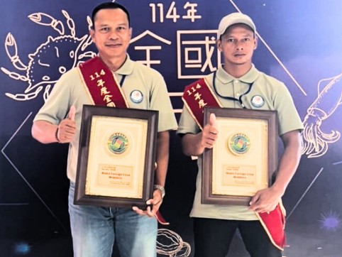 Dua ABK Indonesia Harumkan Nama Bangsa dengan Meraih Model Migrant Fisher Award di Taiwan indonesiaproud.wordpress.com/2025/09/17/dua… via <a href="/indonesiaproud/">Indonesia Proud</a> <a href="/kemenp2mi/">Kementerian Pelindungan Pekerja Migran Indonesia</a> <a href="/wonderfulid/">Wonderful Indonesia</a>
<a href="/Indonesia/">Indonesia</a> <a href="/INDONESIAinLOVE/">INDONESIAinLOVE</a> <a href="/rekatindonesia/">Rekat Indonesia Raya</a>
<a href="/notbuzzer/">Senandung</a> <a href="/palingindonesia/">Paling Indonesia</a> <a href="/kamicinta_INA/">Kami Cinta Indonesia</a>
<a href="/BanggaIndonesia/">Bangga Indonesia</a> <a href="/_radioppidunia_/">Radio PPI Dunia</a>
