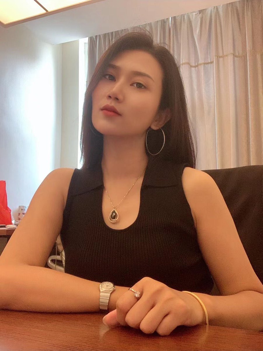 unuill5's tweet photo. 在大嫂家发现宝藏 嫂子刚脱下里的原味肉丝 丢在了垃圾桶里 果断捡回来收藏 味道绝了 裤裆有点尿骚味 足尖酸臭 爱不释手 #Footfetish #Feet #Stockings #Heels #Cumonshoes #Kink #Fetish #丝袜 #高跟鞋 #恋足 #原味 #玩鞋 #恋物 https://t.co/tYjw5ukhAa
