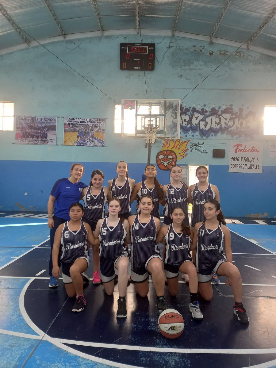 AranconRuiz's tweet photo. Martes de ATB
Nos recibió Club de Pelota con U13 y U15
Ambos partidos a favor del local
Jueves 18 cerramos la tira con U17 y Primera
💪🏾💙🏀
#25añosBFCAR https://t.co/tHlRAqqec5