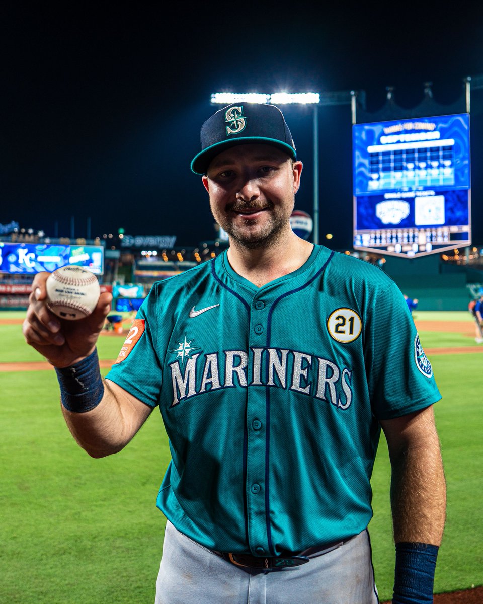 Mariners's tweet photo. he’s just collecting them for funsies at this point https://t.co/tlNWk7fhzI