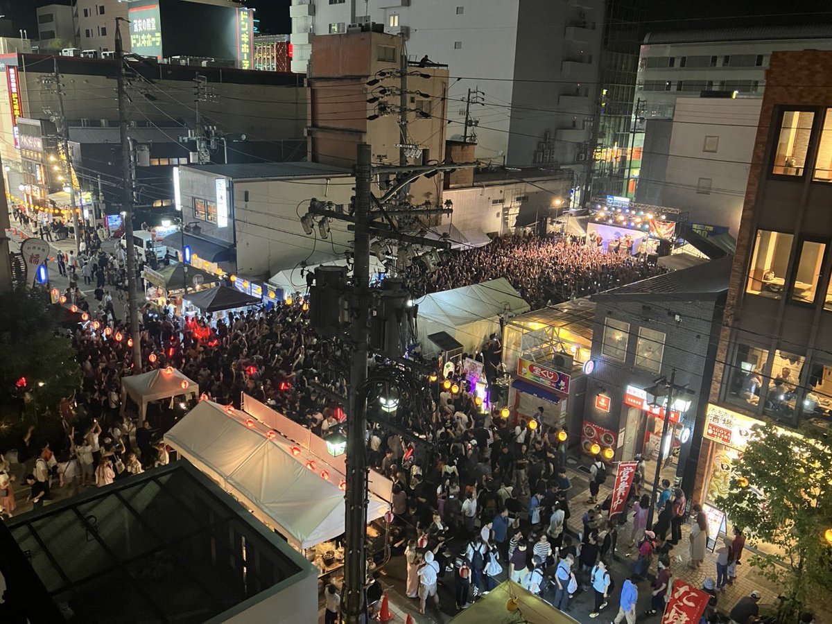 今池まつり、そもそもの人出も凄いけどこの日のnobodyknows+ライブ時はこんな感じだったそうで(フルセくんより)😣

入場規制にあたってくれた千種署+スタッフの方々、またご協力いただいた皆様にも感謝です🙏安全第一🔥