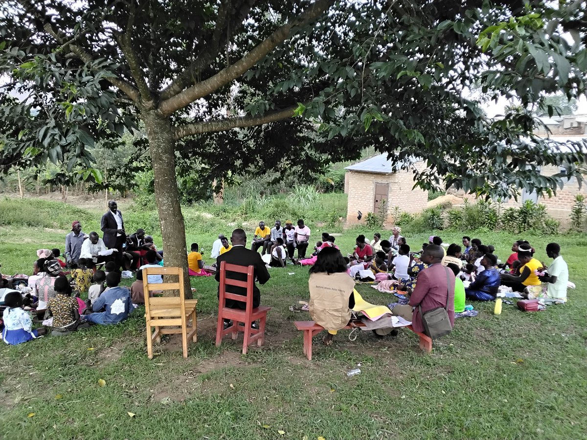 m_a_m_a_h's tweet image. Mamah staff leading the community score card in Migongwe Sub-county to improve public nutrition service delivery.