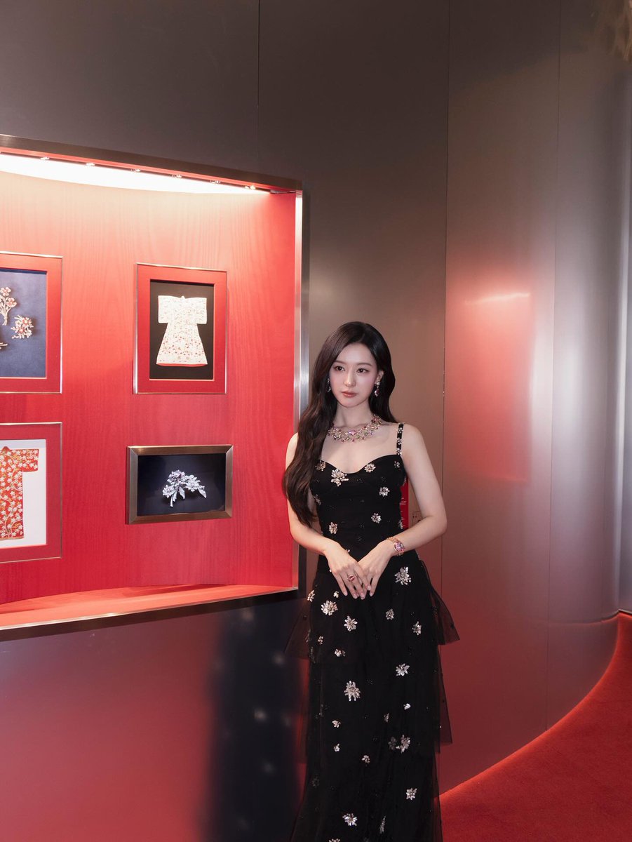 20250917｜#김지원

#Kimjiwon IG update✨

#bvlgari #bvlgariheritage #bvlgariexhibition #kaleidos <a href="/bvlgari/">Bvlgari</a> #불가리 🩷❤️💚