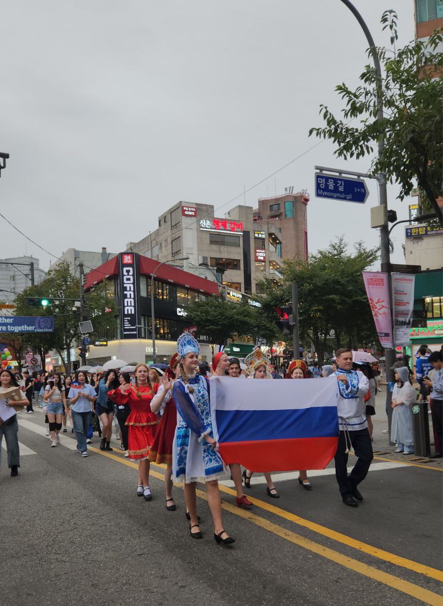 RusEmb_Korea's tweet image. 🇷🇺🇰🇷 12-14 сентября в Сеуле прошел Синчхонский международный молодежный фестиваль (Sinchon World Youth Festival #SWYFT), в котором приняли участие сотрудники Посольства, а также ученики и преподаватели посольской школы.

facebook.com/share/p/17Q16a…