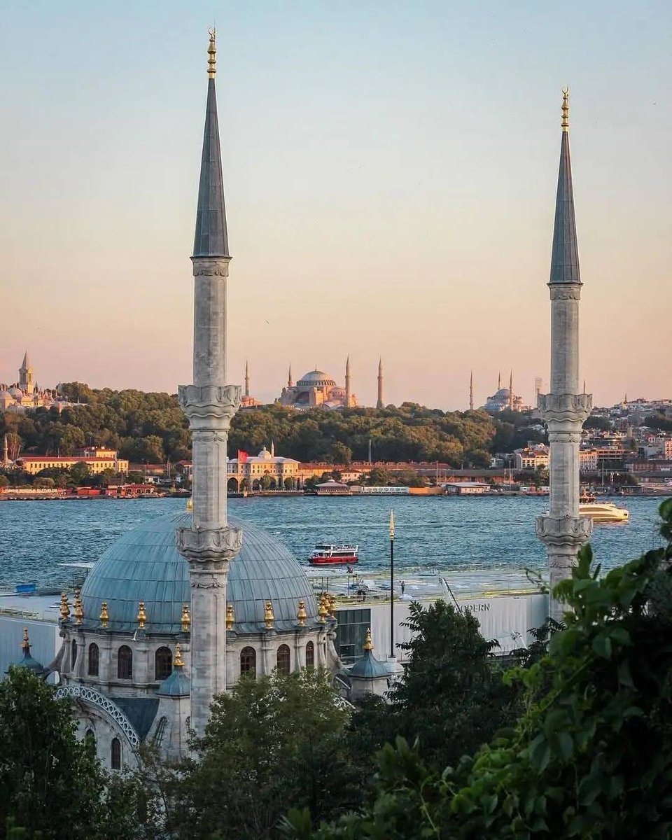 Good morning world! 💓

(Cihangir mosque in Istanbul.)

📸 :  omerfaruk.gunduzz