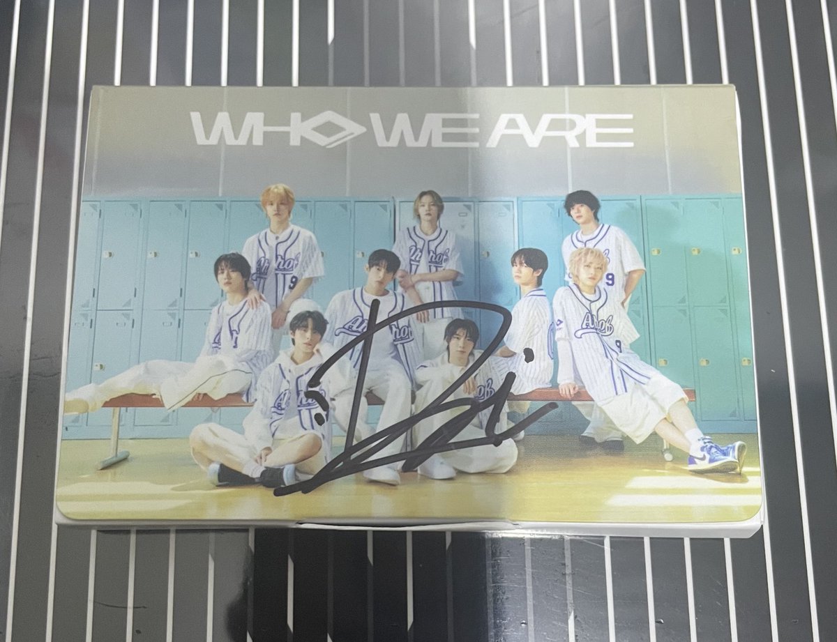 achucart's tweet photo. lft wtt looking for trade

ahof first fancon rendezvous in manila qr album wet signed 

have:
daisuke wet signed

want:
steven/hani/chihen wet signed

— can do sdd if within metro manila !! https://t.co/quA89AINru