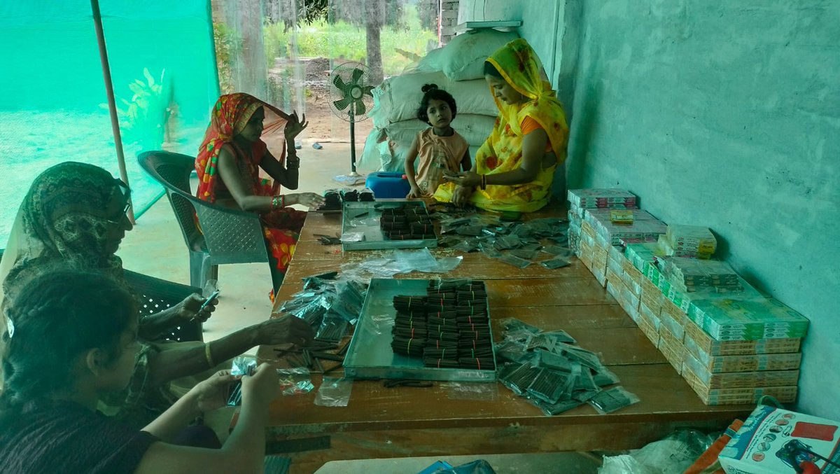 cdoamethi's tweet image. "संघर्ष से सफलता तक की कहानी!"
अमेठी की रेहाना कौसर बनीं बैंक सखी और रीना ने धूपबत्ती निर्माण कर आत्मनिर्भरता की राह पकड़ी।
राष्ट्रीय ग्रामीण आजीविका मिशन से जुड़कर आज महिलाएँ बन रही हैं सशक्त।