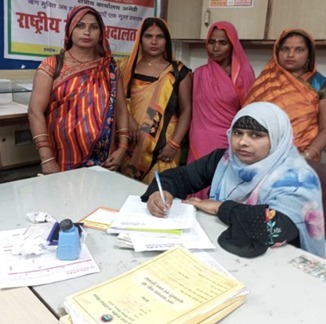 cdoamethi's tweet image. "संघर्ष से सफलता तक की कहानी!"
अमेठी की रेहाना कौसर बनीं बैंक सखी और रीना ने धूपबत्ती निर्माण कर आत्मनिर्भरता की राह पकड़ी।
राष्ट्रीय ग्रामीण आजीविका मिशन से जुड़कर आज महिलाएँ बन रही हैं सशक्त।