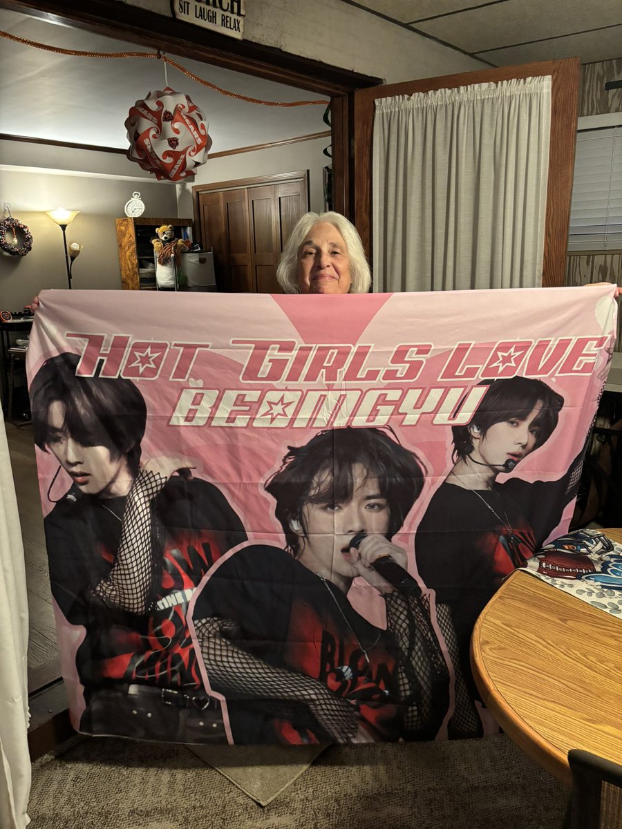 grandma on that beomgyu agenda !!

#TXT_TOUR_ACTTOMORROW #TOMORROW_X_TOGETHER  #TXT_TOUR_ACTTOMORROW_ROSEMONT